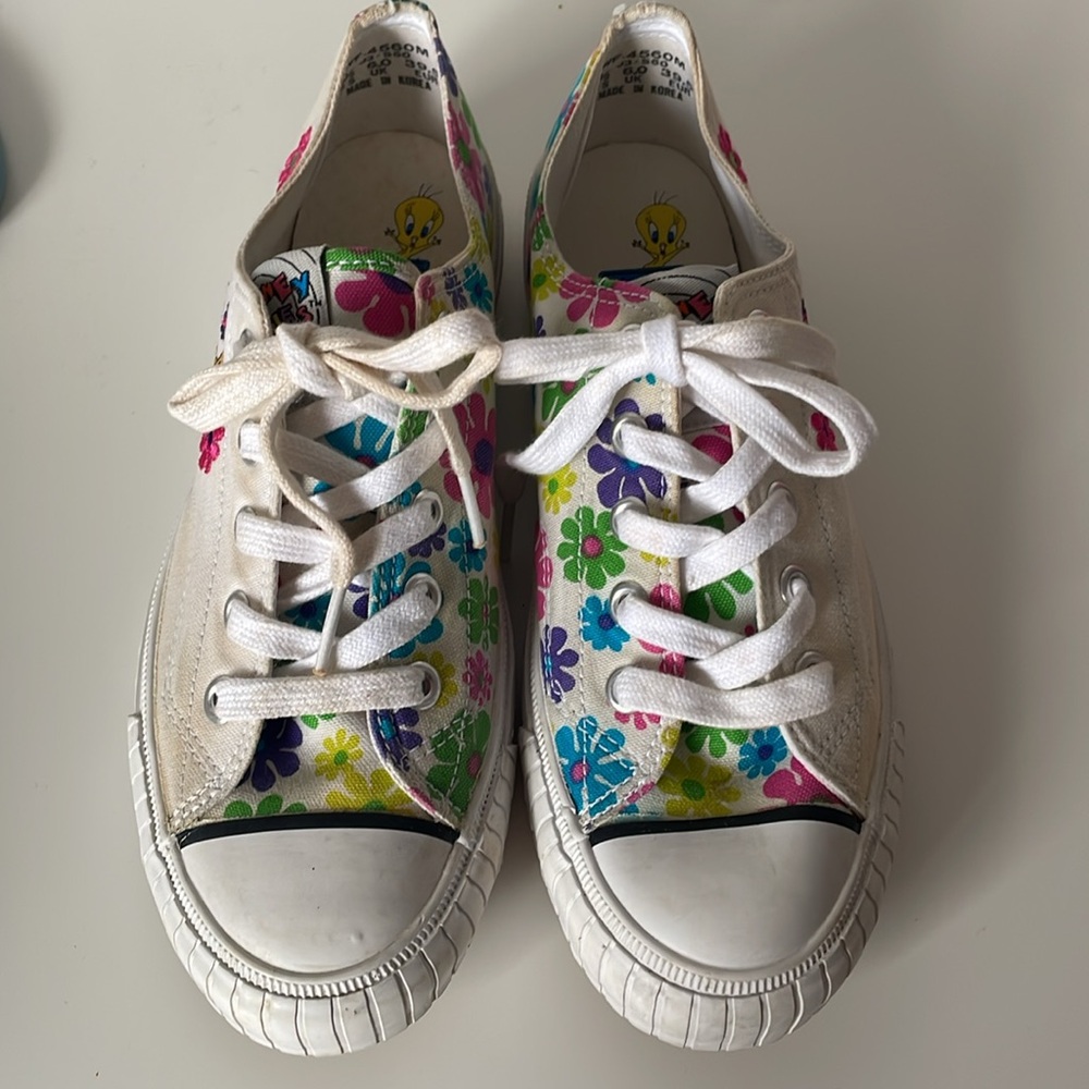 Vintage Looney Toons Keds White Canvas Sneakers Classic Low-Top Design